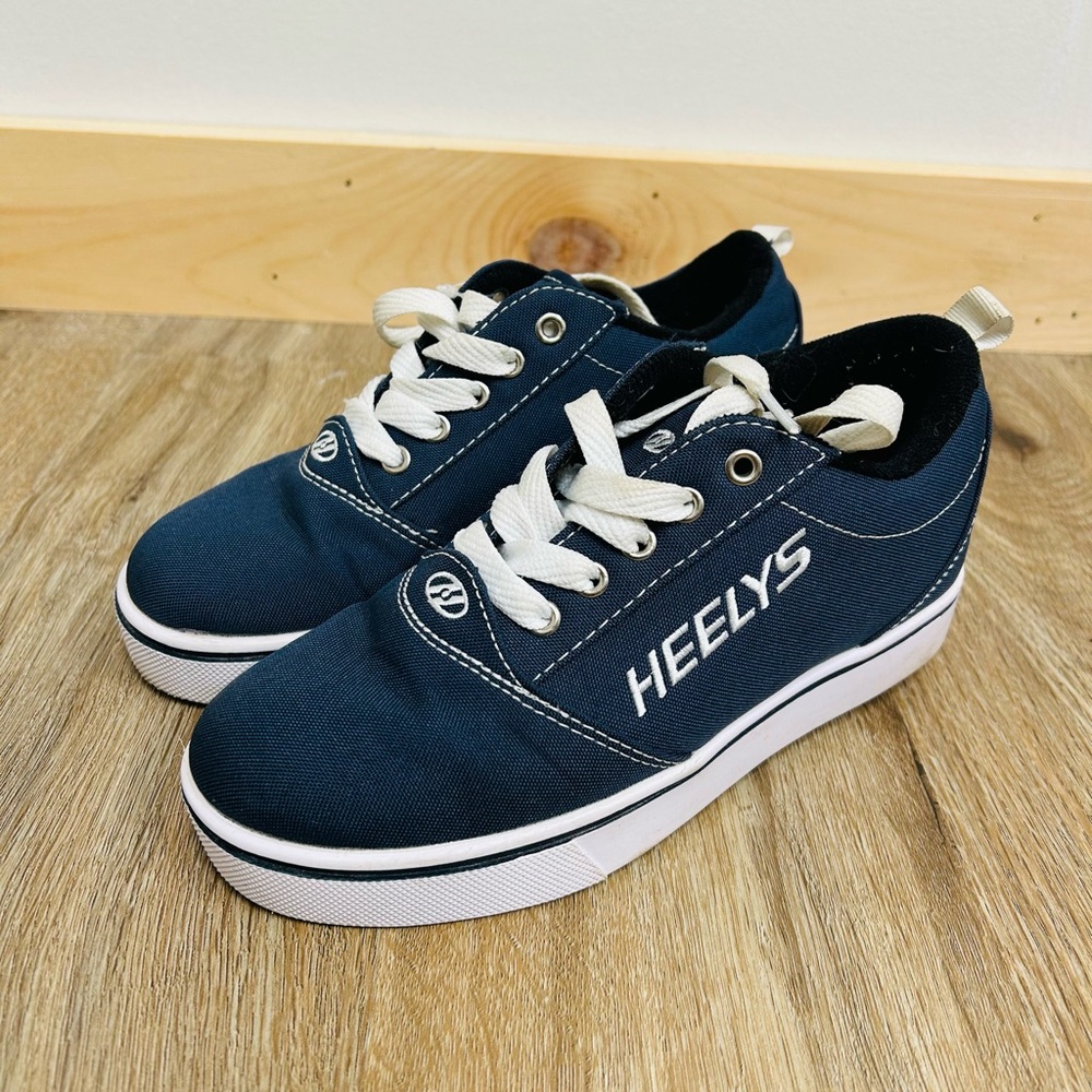 Youth Heelys size 4 barely worn